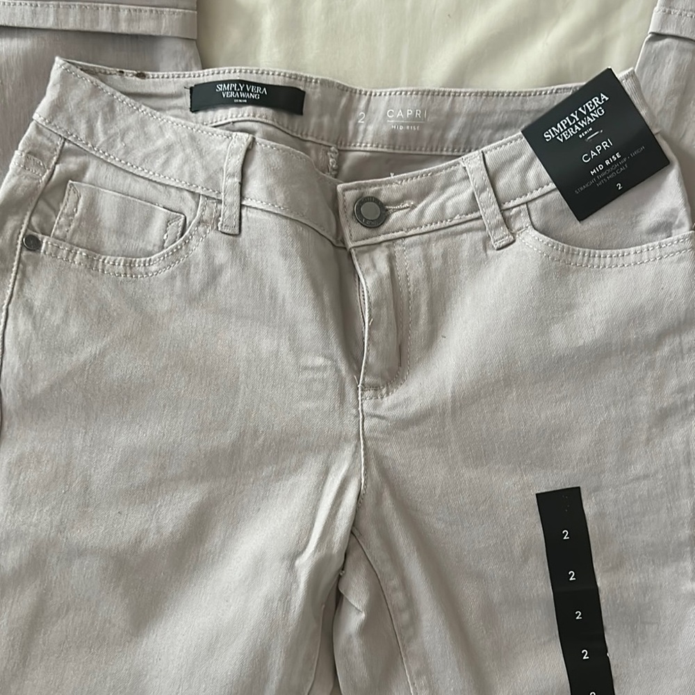 Tags on, Simply Vera Wang mid rise capri, lilac size 2